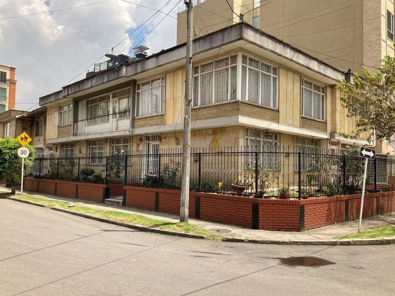 Apartamento en venta Cundinamarca Bogotá Quinta Paredes 280 m2 Habitaciones 6 Baños 3 Garajes 2 Precio $1300000000