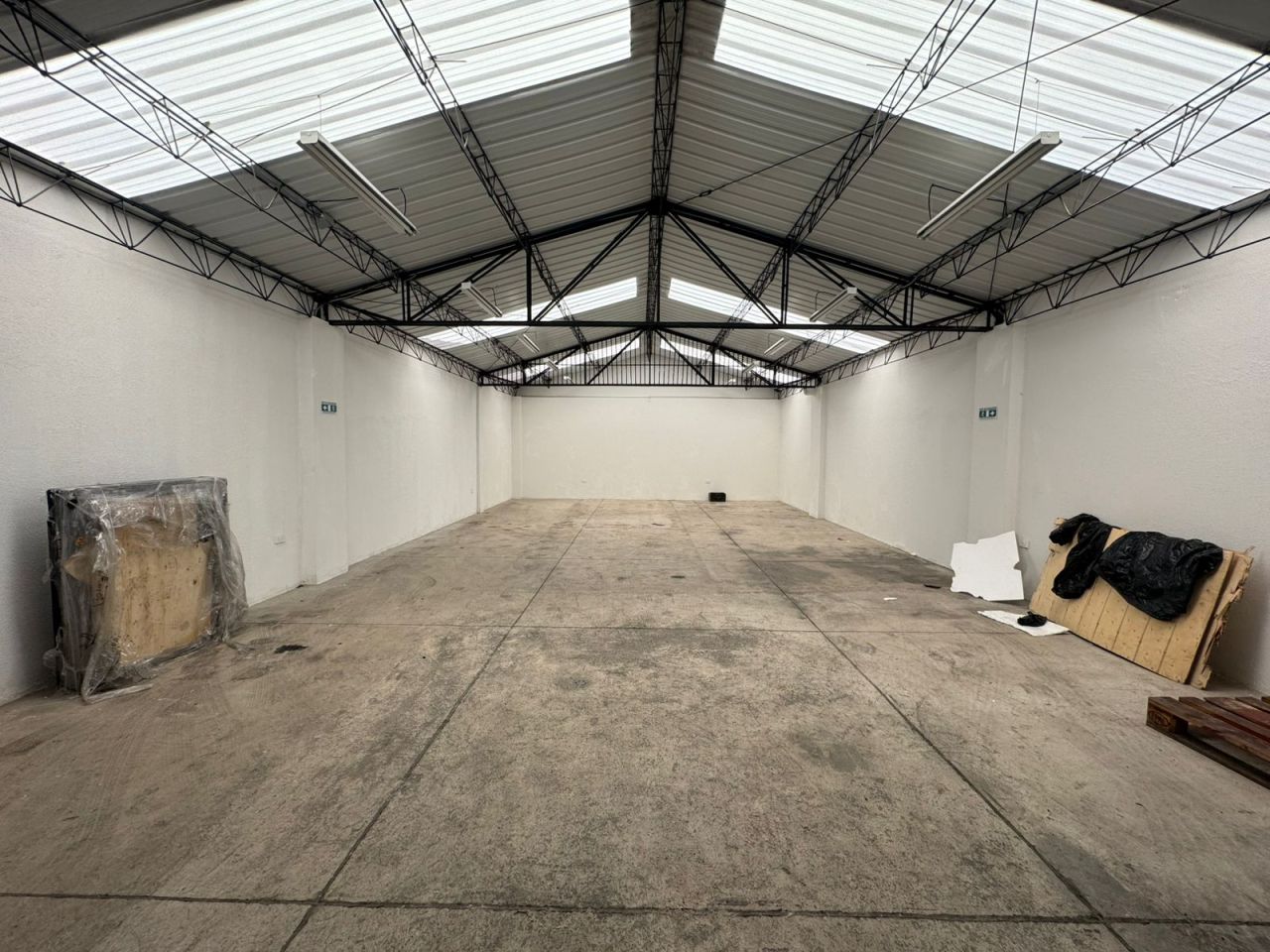 Bodega en arriendo Antioquia Medellín Fatima 210 m2 Habitaciones 0 Baños 2 Garajes 0 Precio $8000000