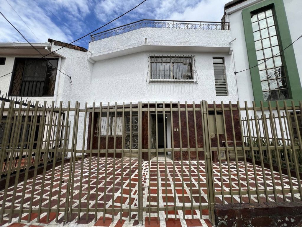 Casa en venta Valle Del Cauca Cali Nueva Tequendama 220 m2 Habitaciones 4 Baños 3 Garajes 2 Precio $580000000