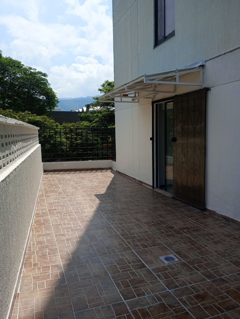 Apartamento en venta Valle Del Cauca Cali Prados Del Norte 74 m2 Habitaciones 3 Baños 2 Garajes 2 Precio $360000000