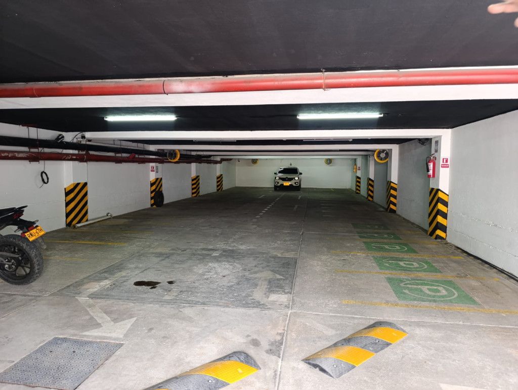 Local en arriendo Valle Del Cauca Cali Eucarístico 390 m2 Habitaciones 0 Baños 2 Garajes 8 Precio $13000000