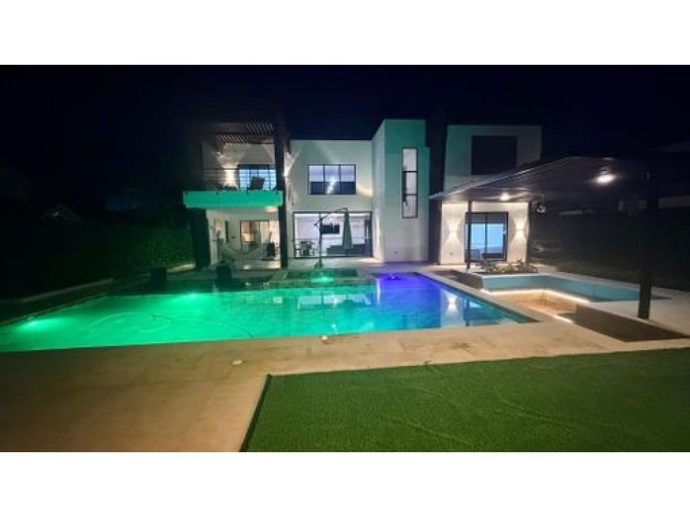 Casa en venta Tolima Carmen De Apicalá Carmen De Apicalá 520 m2 Habitaciones 5 Baños 6 Garajes 3 Precio $1330000000