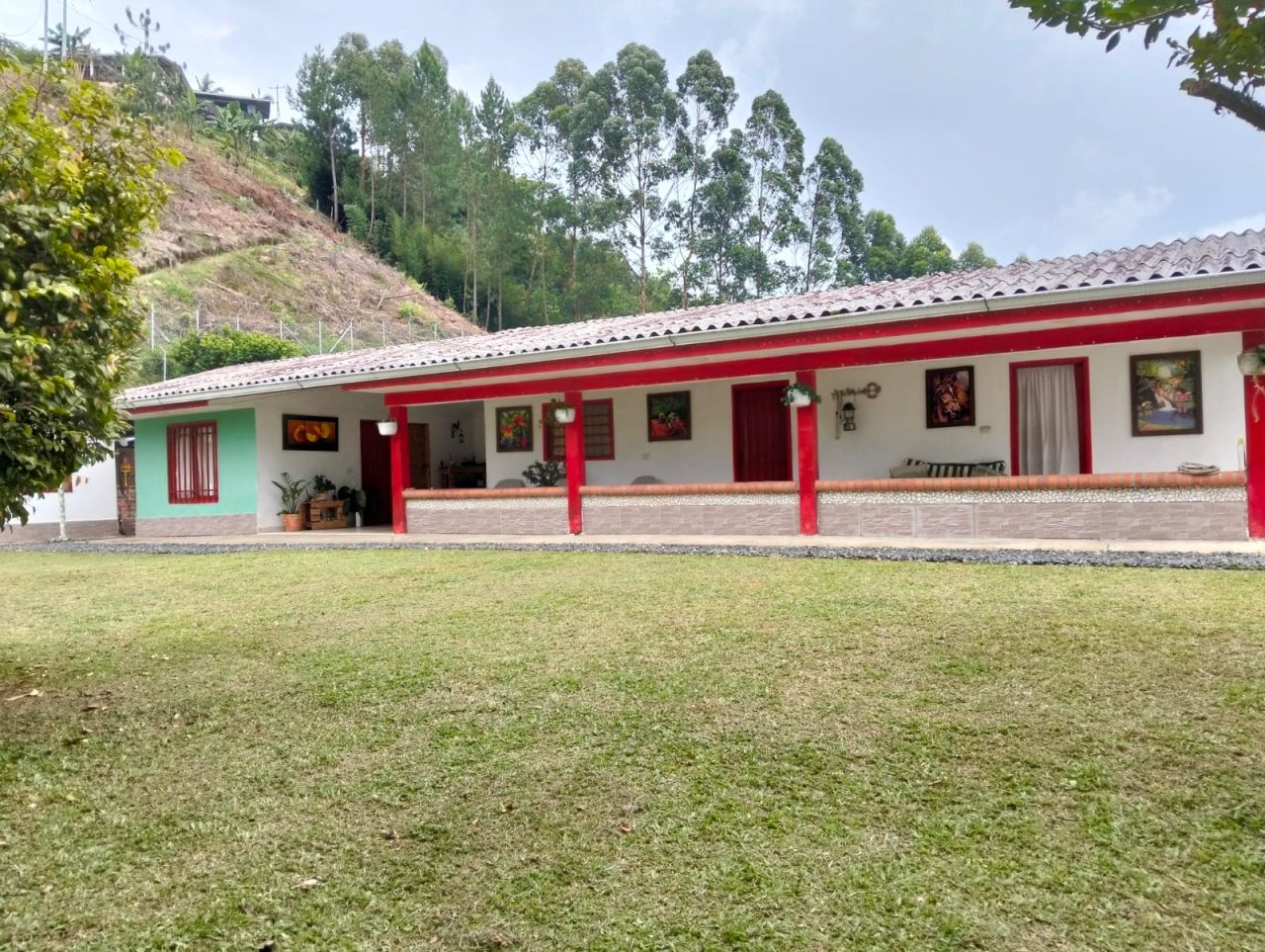 Finca en venta Risaralda Dosquebradas Br Buenos Aires 150 m2 Habitaciones 4 Baños 2 Garajes 4 Precio $750000000