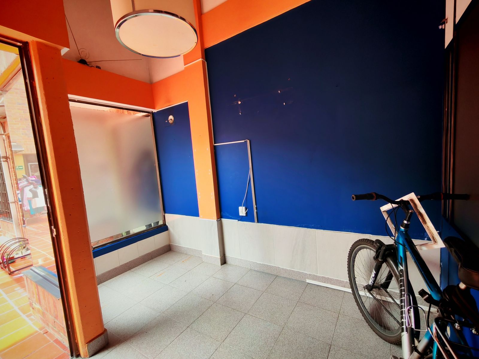 Local Comercial en arriendo o venta Cundinamarca Bogotá Cedritos 31 m2 Habitaciones 0 Baños 1 Garajes 0 Precio venta $360000000 Precio arriendo $2350000