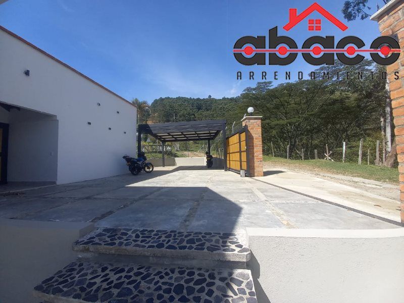 Casa en arriendo Antioquia Envigado San Rafael 1400 m2 Habitaciones 3 Baños 3 Garajes 1 Precio $10500000