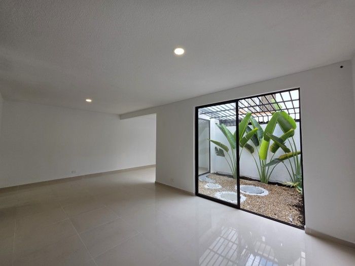 Casa en arriendo Valle Del Cauca Cali La Hacienda 150 m2 Habitaciones 3 Baños 3 Garajes 1 Precio $3700000