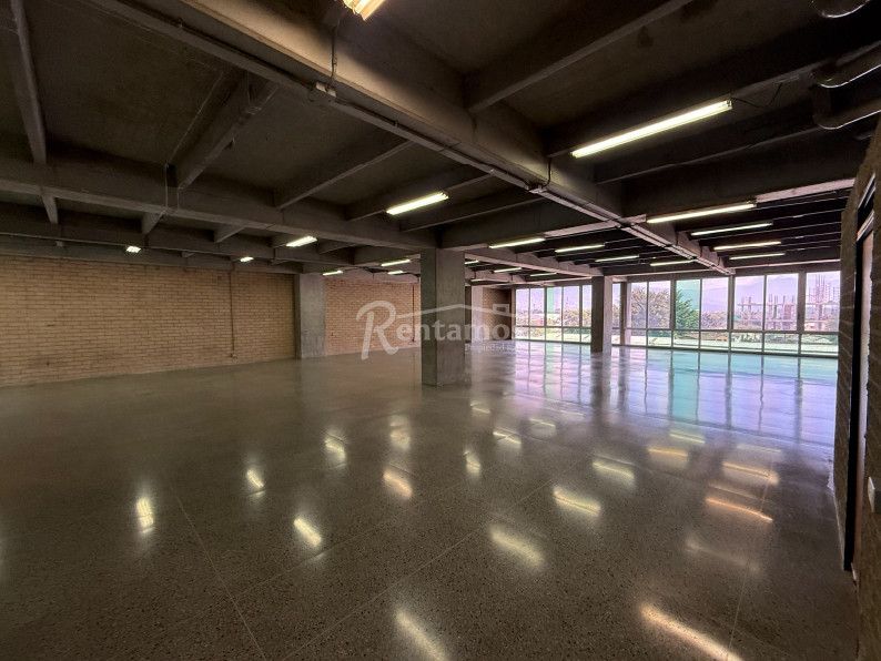 Oficina en arriendo Antioquia Medellín Guayabal 350 m2 Habitaciones 0 Baños 4 Garajes 0 Precio $21194200