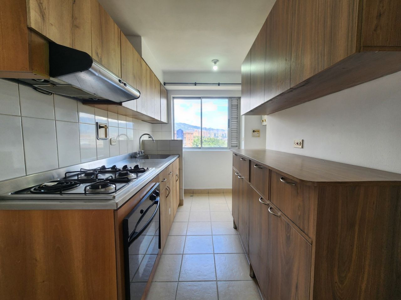Apartamento en arriendo Antioquia Medellín Urbanizacion Villa Jardin I Etapa 70 m2 Habitaciones 3 Baños 2 Garajes 0 Precio $3300000