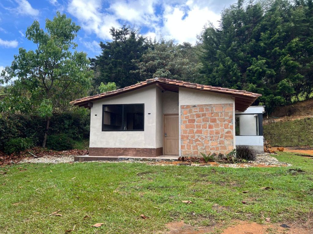 Finca en arriendo Antioquia Rionegro Centro 100 m2 Habitaciones 1 Baños 2 Garajes 1 Precio $3900000