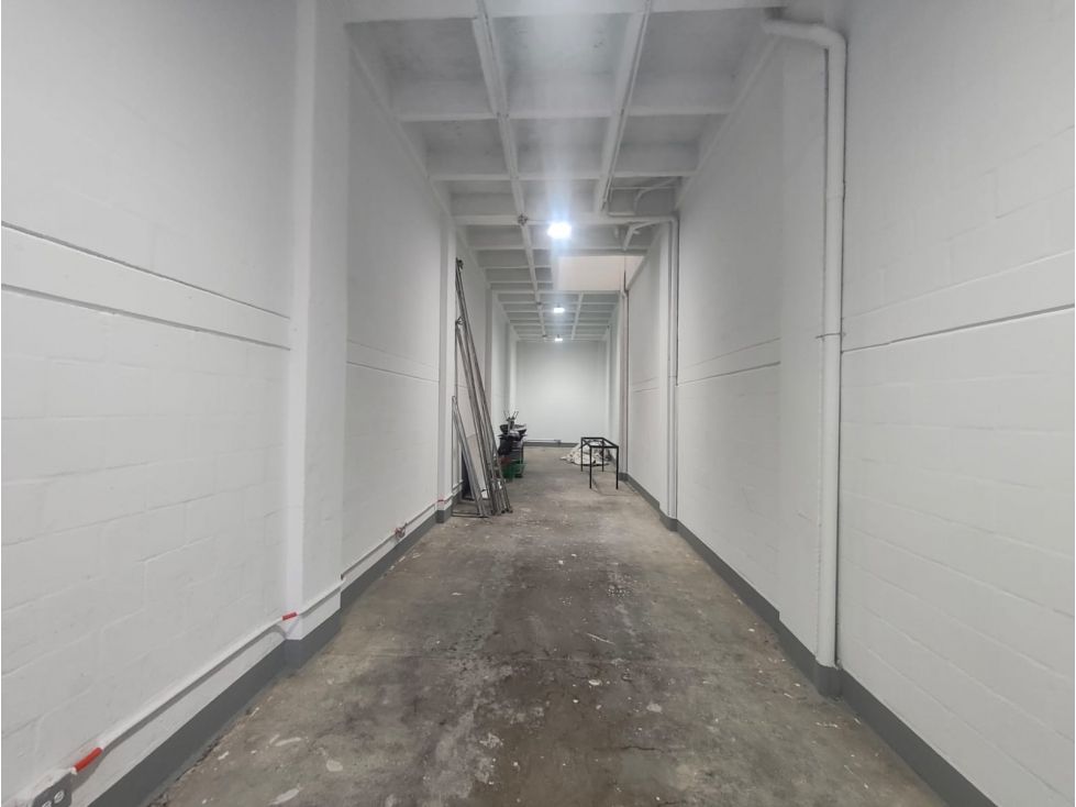Bodega en arriendo Antioquia Medellín Trinidad 360 m2 Habitaciones 0 Baños 2 Garajes 0 Precio $10000000
