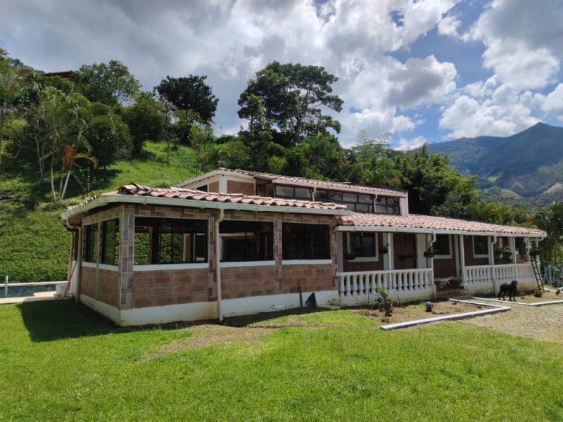 Finca en venta Antioquia Girardota Centro 300 m2 Habitaciones 4 Baños 3 Garajes 6 Precio $832000000
