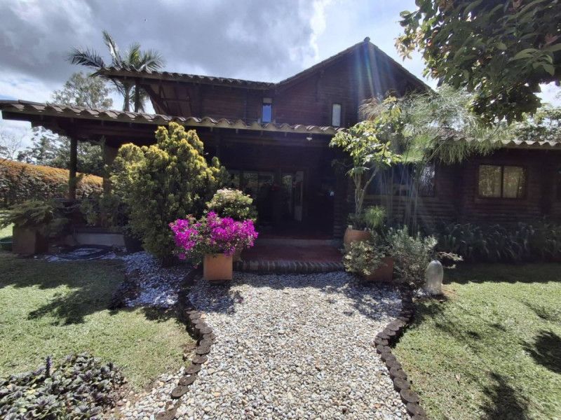 Finca en arriendo Antioquia Rionegro San Antonio 300 m2 Habitaciones 3 Baños 3 Garajes 2 Precio $9000000