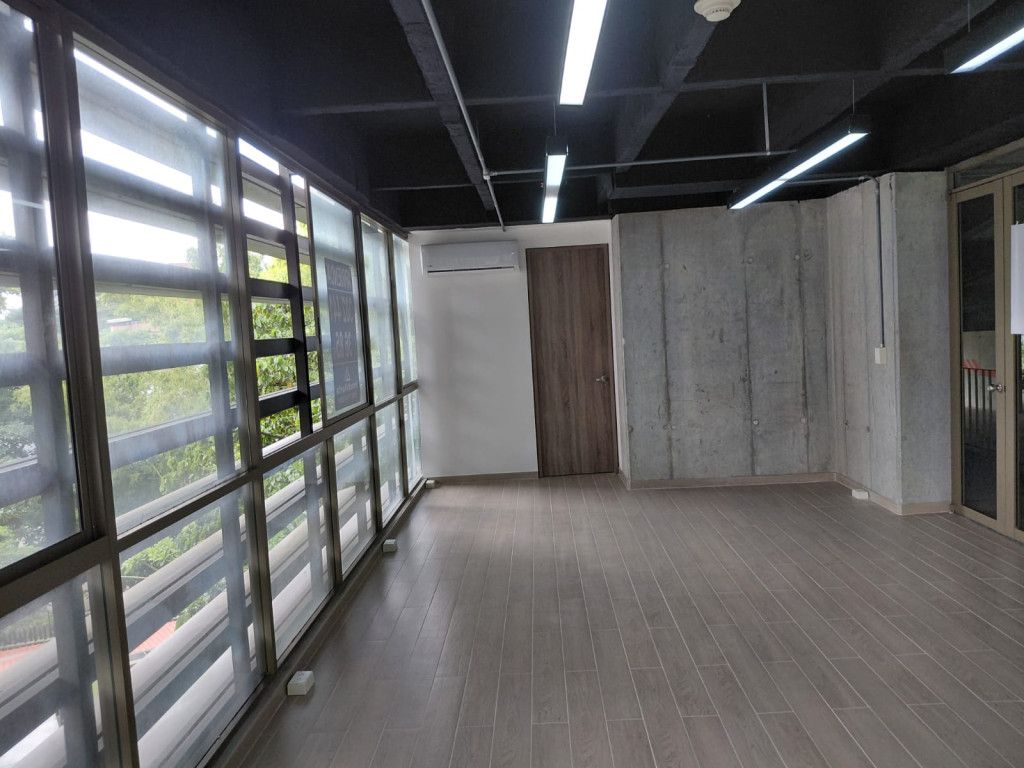 Oficina en arriendo Antioquia Envigado Zúñiga 68 m2 Habitaciones 0 Baños 2 Garajes 1 Precio $4500000