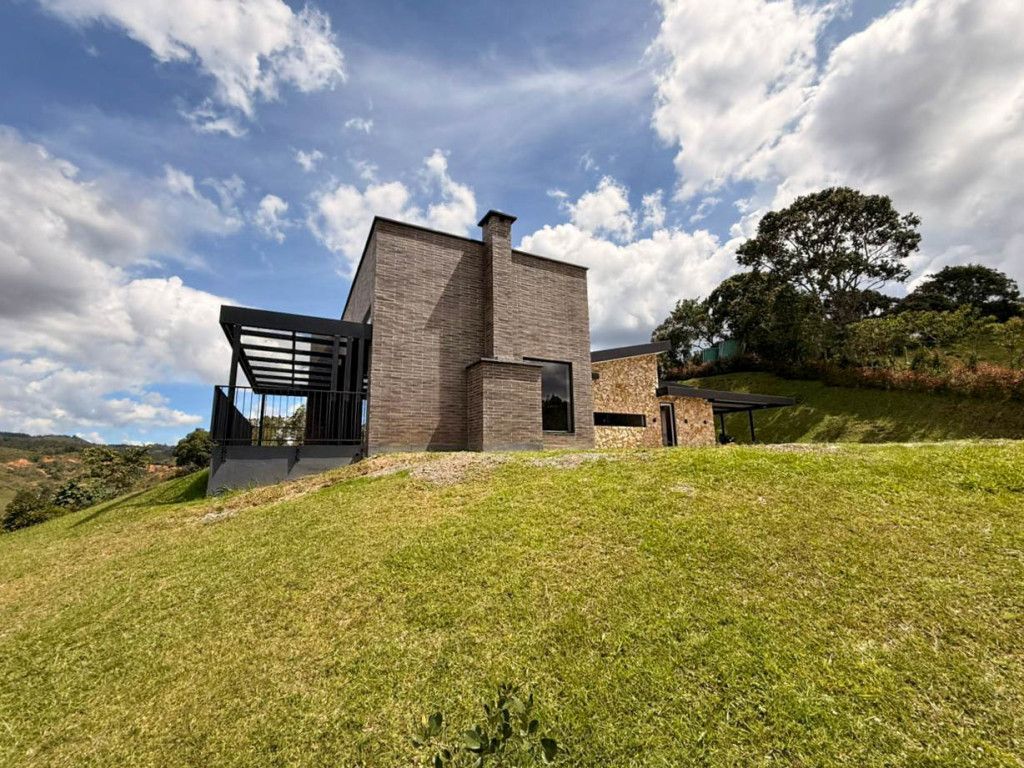 Finca en arriendo Antioquia El Retiro El Retiro 366 m2 Habitaciones 4 Baños 6 Garajes 2 Precio $17000000