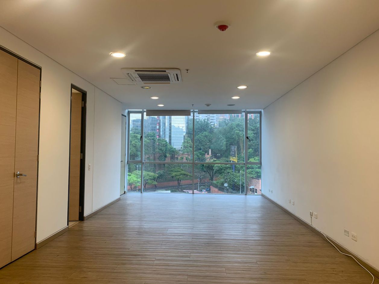Oficina en venta Antioquia Medellín Manila 50 m2 Habitaciones 0 Baños 1 Garajes 0 Precio $640000000
