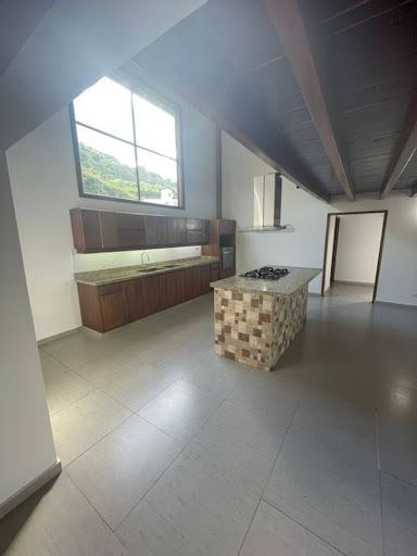 Casa en arriendo Antioquia Envigado Las Antillas 380 m2 Habitaciones 3 Baños 2 Garajes 2 Precio $12000000