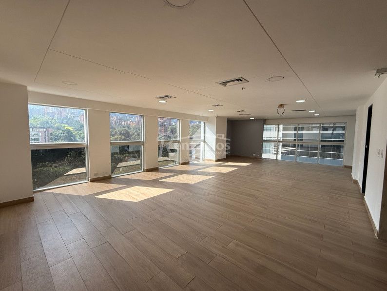 Oficina en arriendo Antioquia Medellín Villa Carlota 246 m2 Habitaciones 0 Baños 3 Garajes 4 Precio $21933160