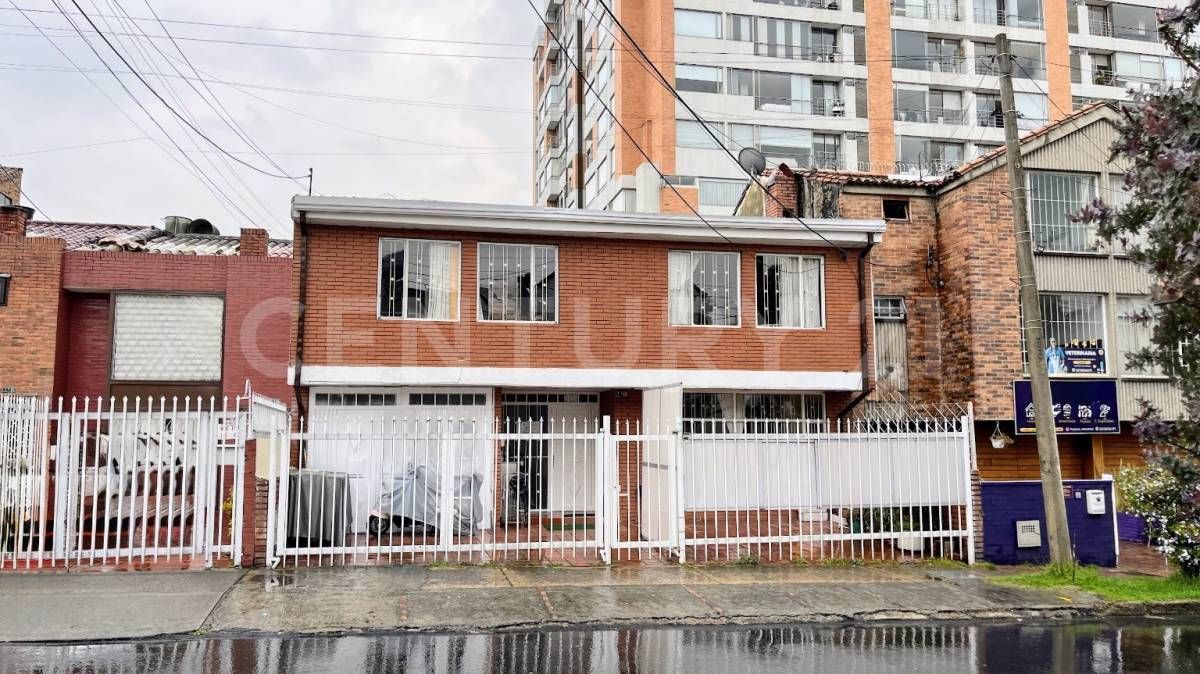 Casa en venta Cundinamarca Bogotá Cedro Salazar 368 m2 Habitaciones 9 Baños 5 Garajes 1 Precio $1400000000