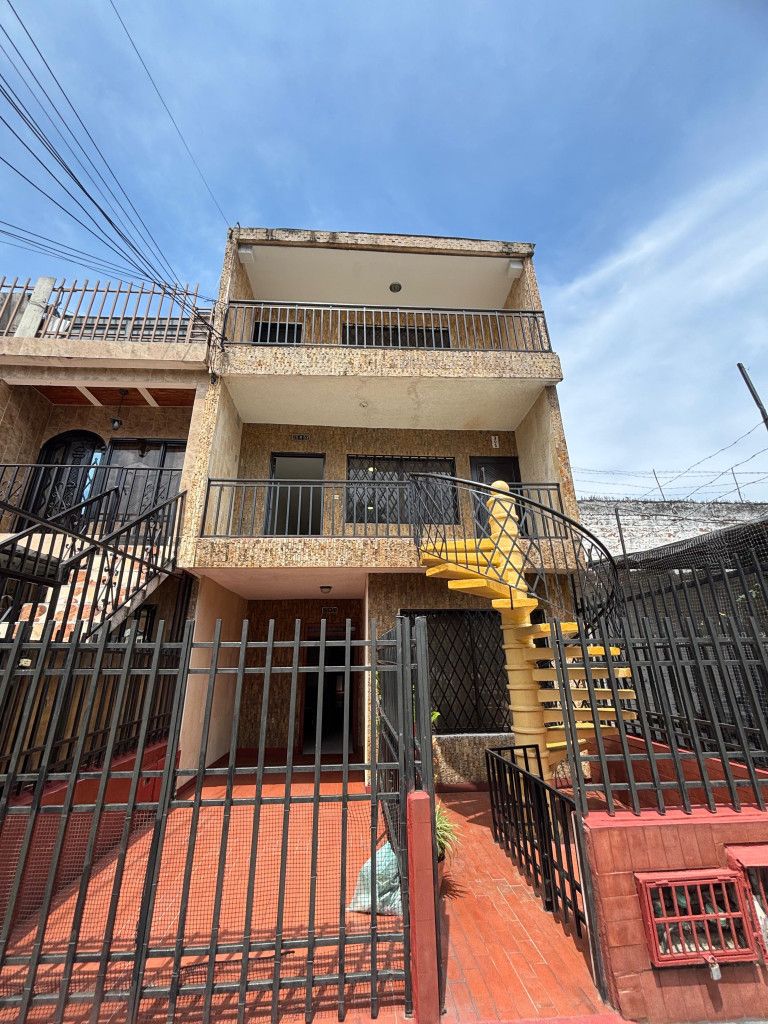 Casa en arriendo Valle Del Cauca Cali Aguablanca 210 m2 Habitaciones 3 Baños 2 Garajes 0 Precio $1120000