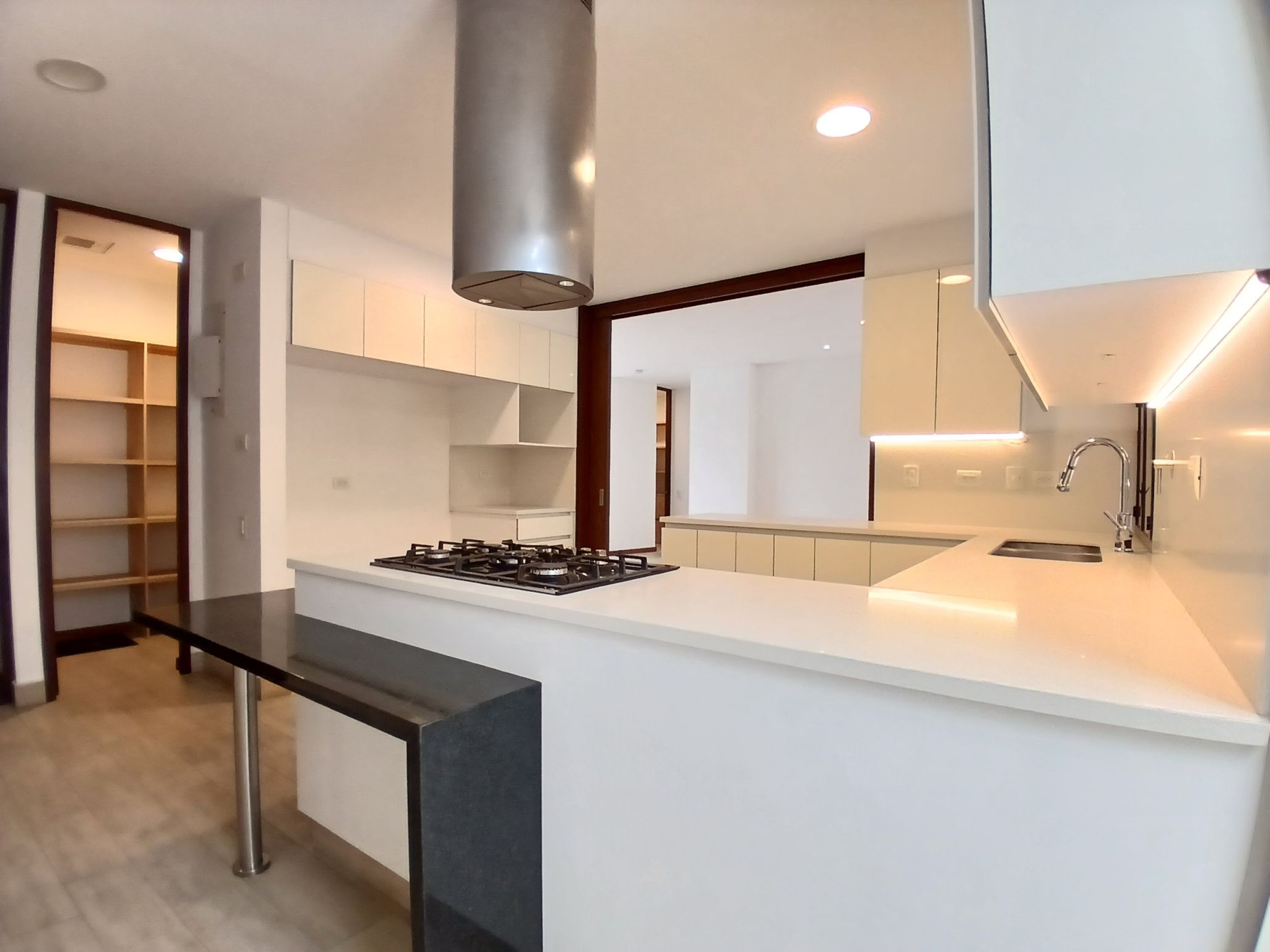 Apartamento en arriendo Antioquia Medellín San Lucas 280 m2 Habitaciones 4 Baños 6 Garajes 2 Precio $15000000