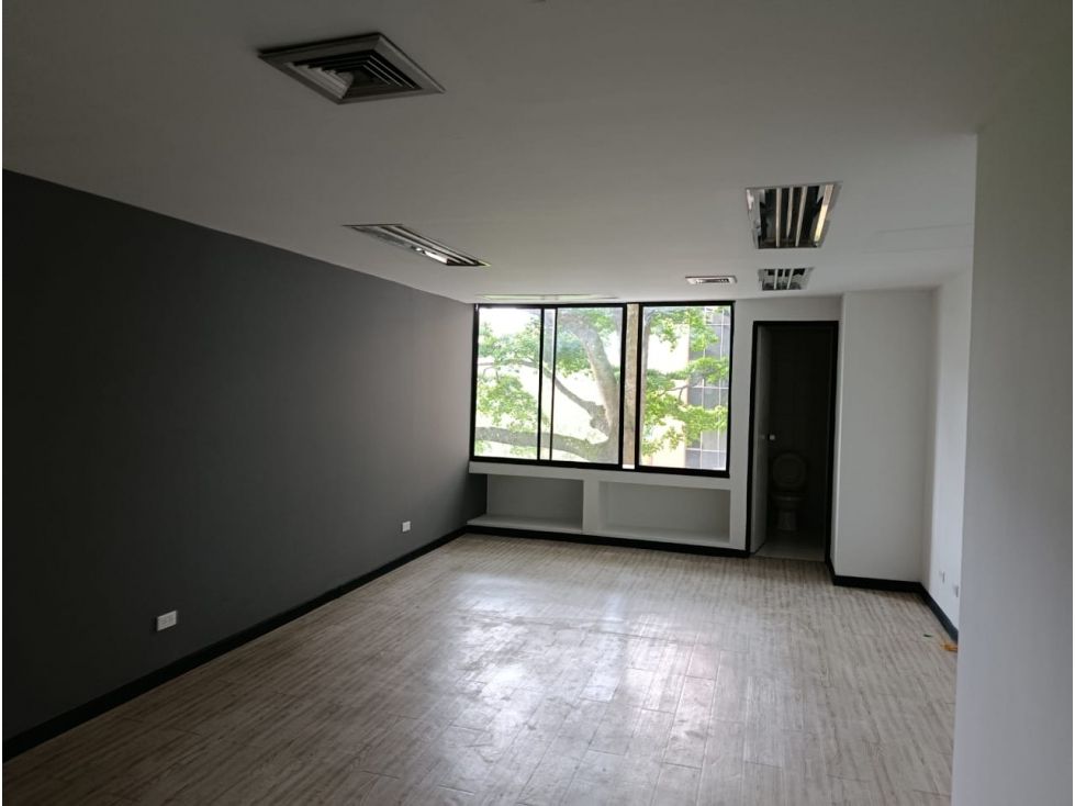 Oficina en arriendo o venta Antioquia Medellín La Candelaria 34 m2 Habitaciones 0 Baños 1 Garajes 0 Precio venta $290000000 Precio arriendo $2850000
