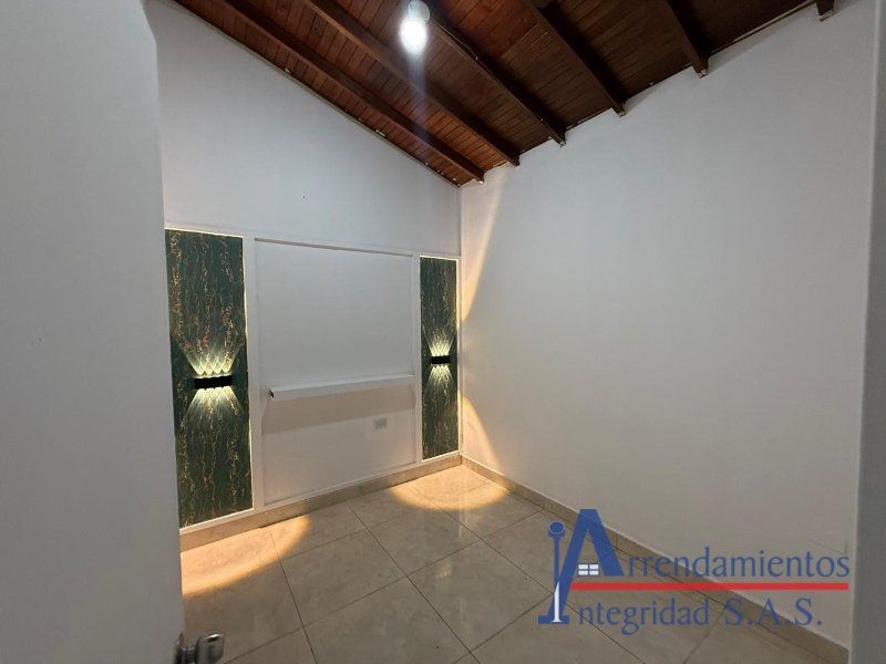 Apartamento en arriendo Antioquia Medellín Urbanizacion Villa Del Aburra 180 m2 Habitaciones 5 Baños 2 Garajes 0 Precio $4950000
