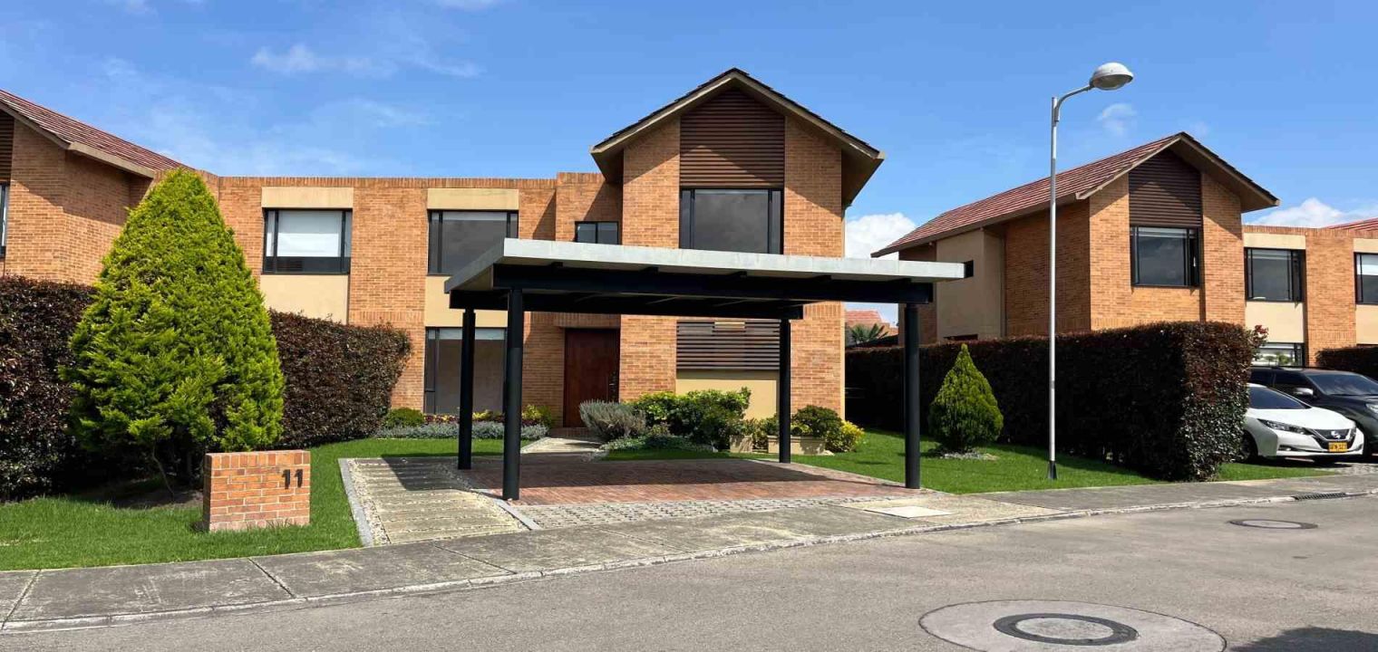 Casa en venta Cundinamarca Chía Cr Hacienda Fontanar Acacias 150 m2 Habitaciones 3 Baños 2 Garajes 2 Precio $1380000000