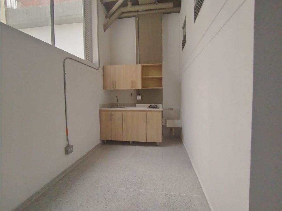 Bodega en arriendo Antioquia Medellín San Bernardo 190 m2 Habitaciones 0 Baños 2 Garajes 0 Precio $7635000