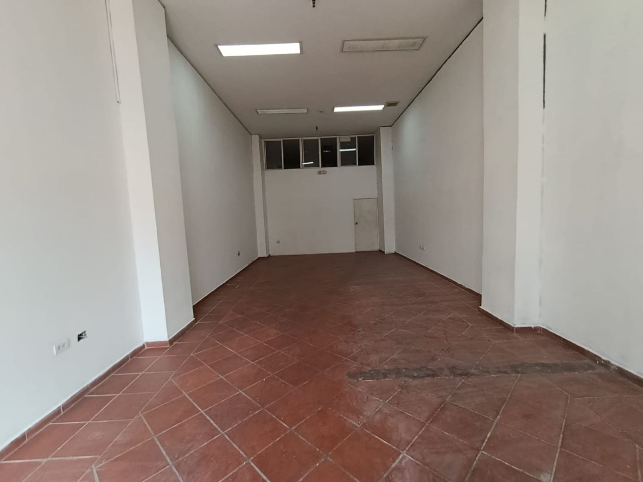 Local en arriendo Antioquia Medellín La Colina 110 m2 Habitaciones 0 Baños 2 Garajes 1 Precio $6081027