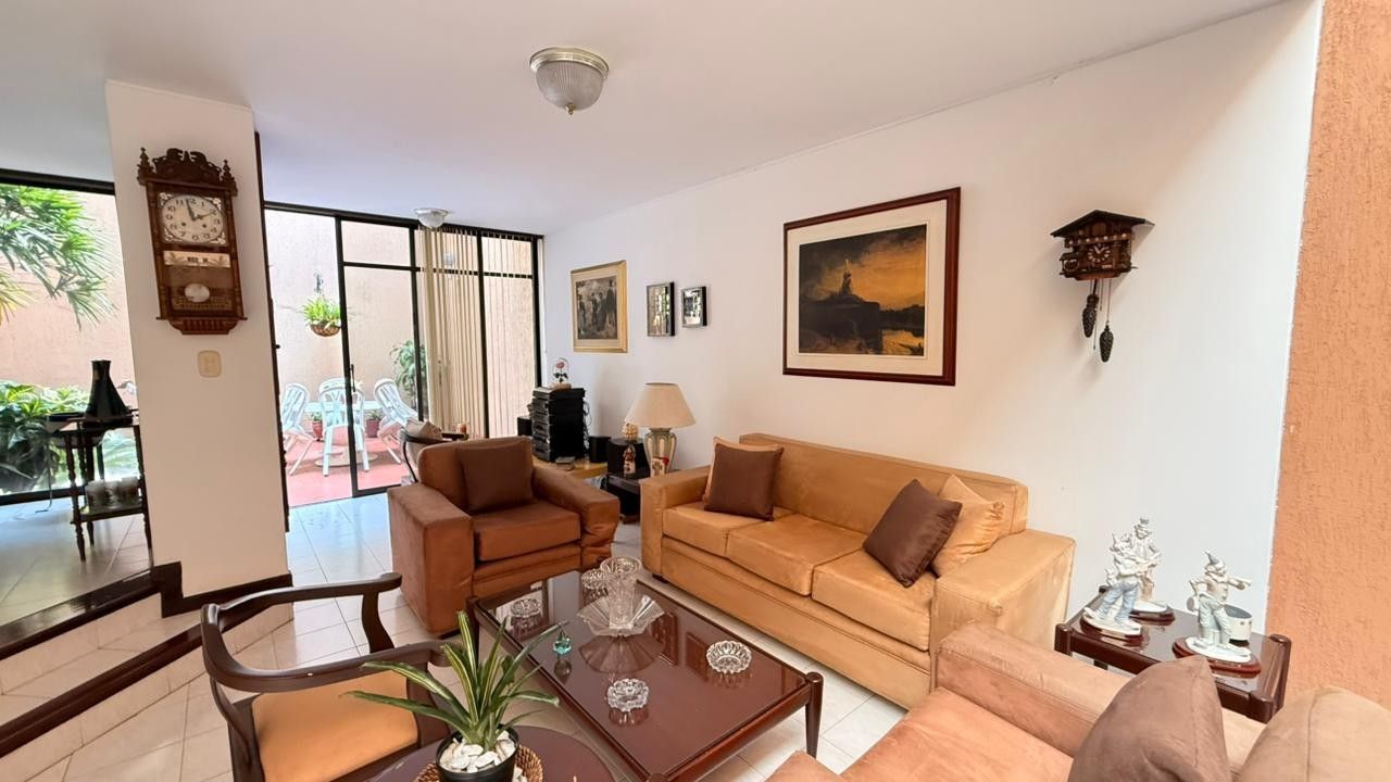 Edificio en venta Valle Del Cauca Cali El Ingenio 379 m2 Habitaciones 7 Baños 6 Garajes 4 Precio $1200000000