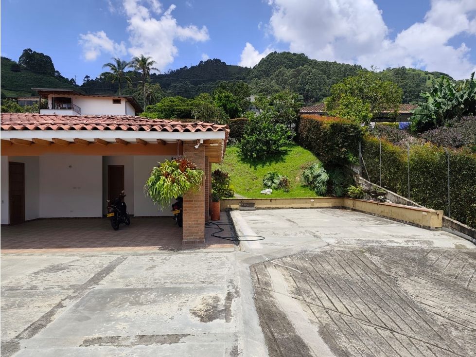 Casa en arriendo Antioquia Envigado San Rafael 800 m2 Habitaciones 3 Baños 4 Garajes 1 Precio $12000000