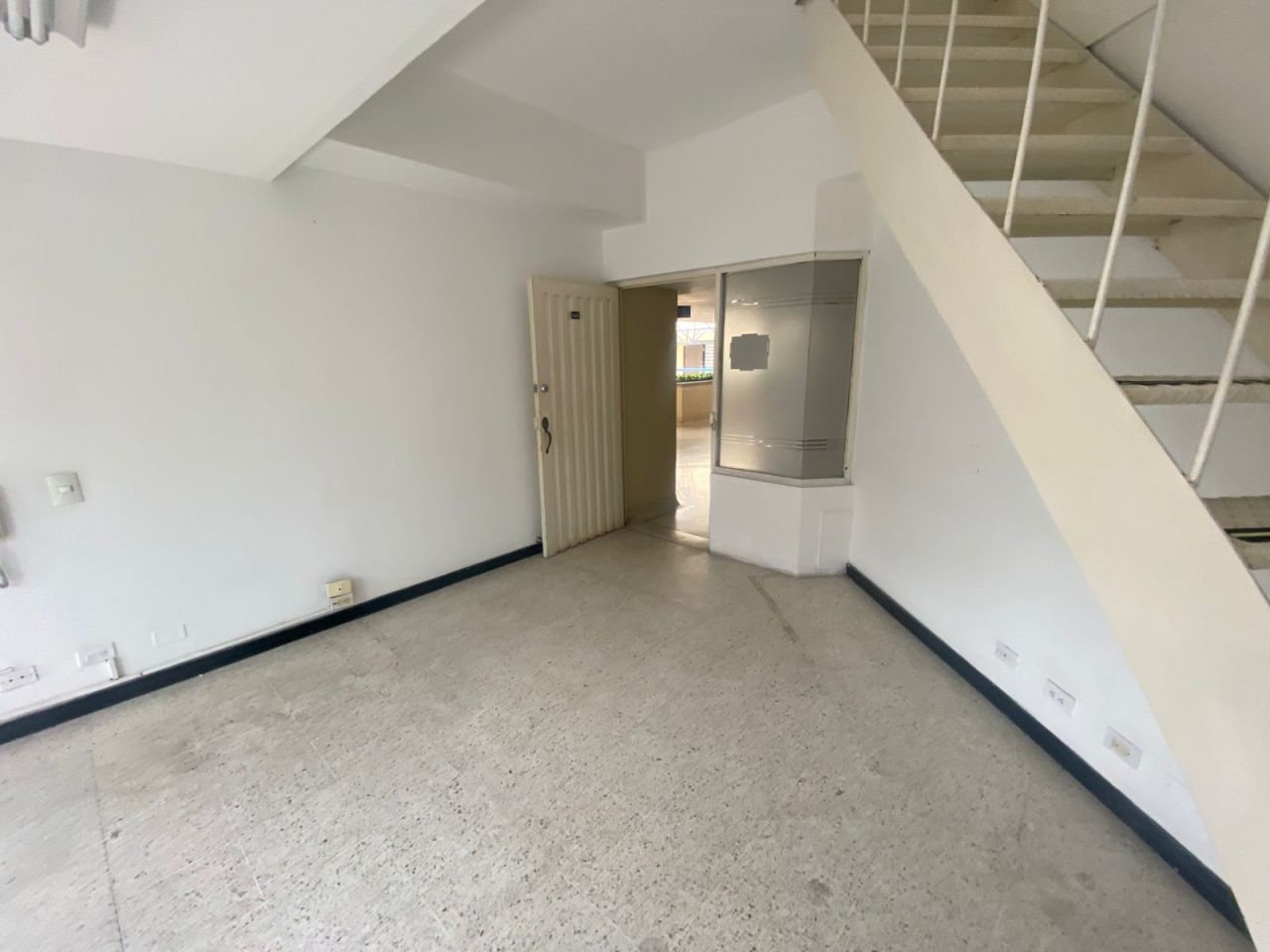 Oficina en arriendo Valle Del Cauca Cali San Fernando Nuevo 46 m2 Habitaciones 0 Baños 1 Garajes 0 Precio $2000000