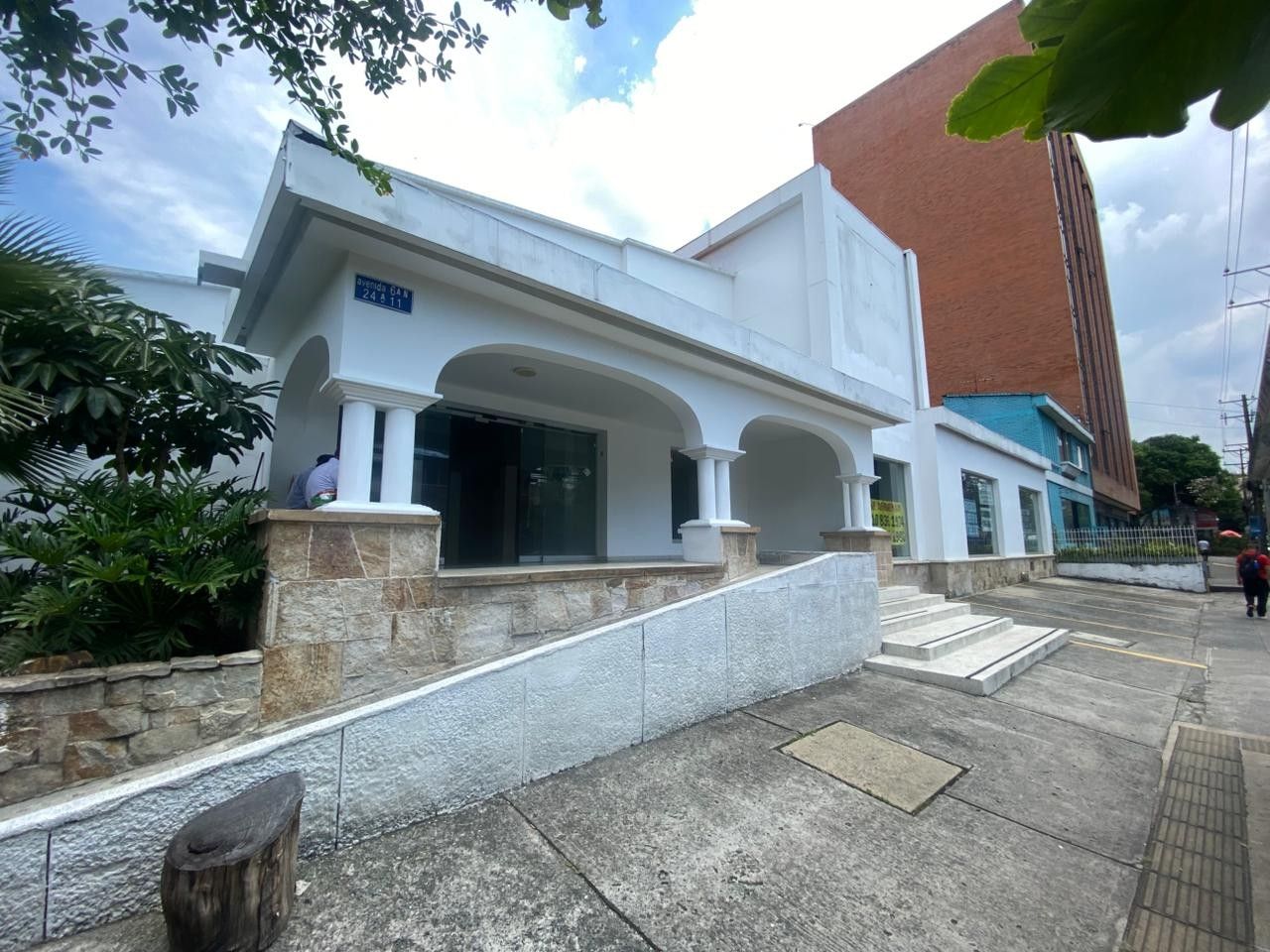 Local en arriendo Valle Del Cauca Cali Santa Mónica 820 m2 Habitaciones 0 Baños 3 Garajes 3 Precio $22000000