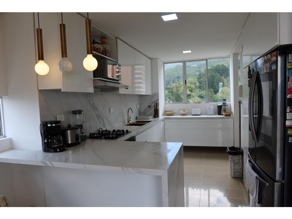 Apartamento en arriendo Antioquia Medellín Los Balsos No1 210 m2 Habitaciones 4 Baños 5 Garajes 2 Precio $15000000