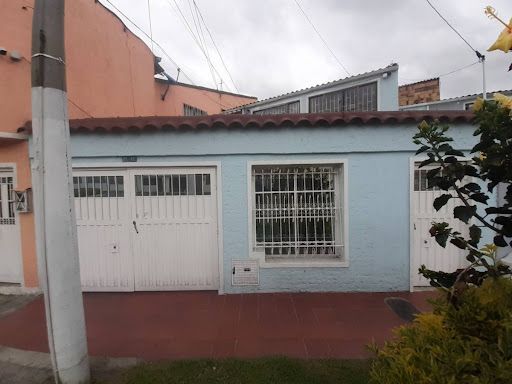 Casa en arriendo Cundinamarca Bogotá La Almería 140 m2 Habitaciones 4 Baños 2 Garajes 1 Precio $2500000