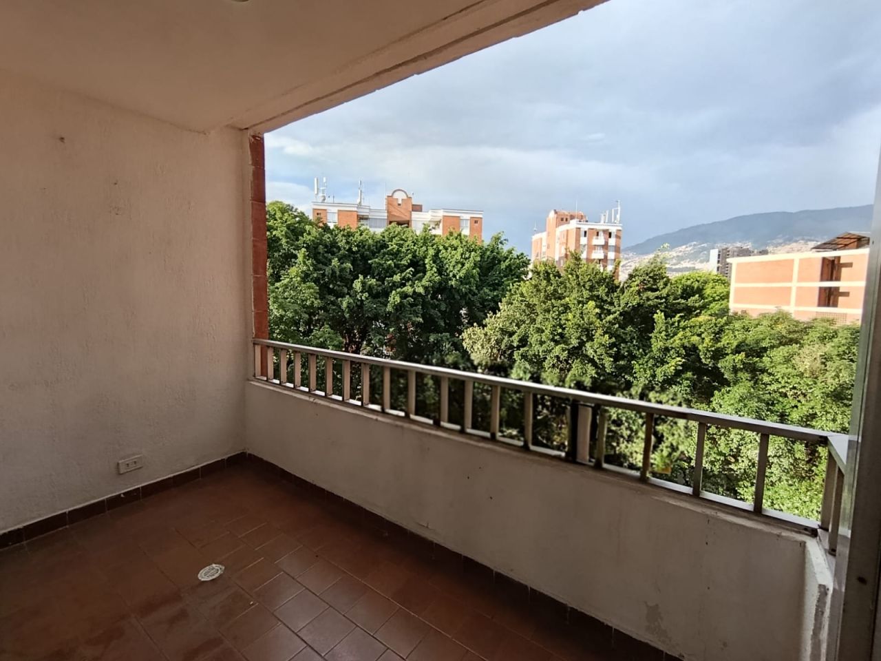 Apartamento en arriendo Antioquia Medellín Suramericana 100 m2 Habitaciones 3 Baños 3 Garajes 1 Precio $3900000