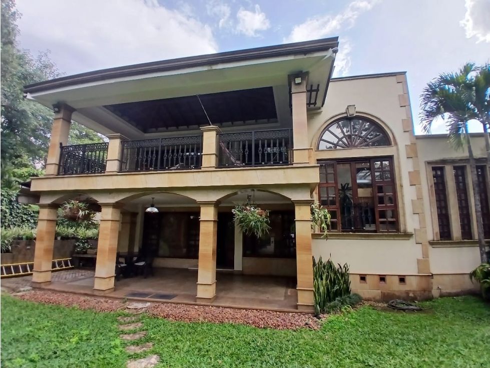 Casa en arriendo o venta Antioquia Medellín El Castillo 646 m2 Habitaciones 6 Baños 7 Garajes 3 Precio venta $3200000000 Precio arriendo $25000000