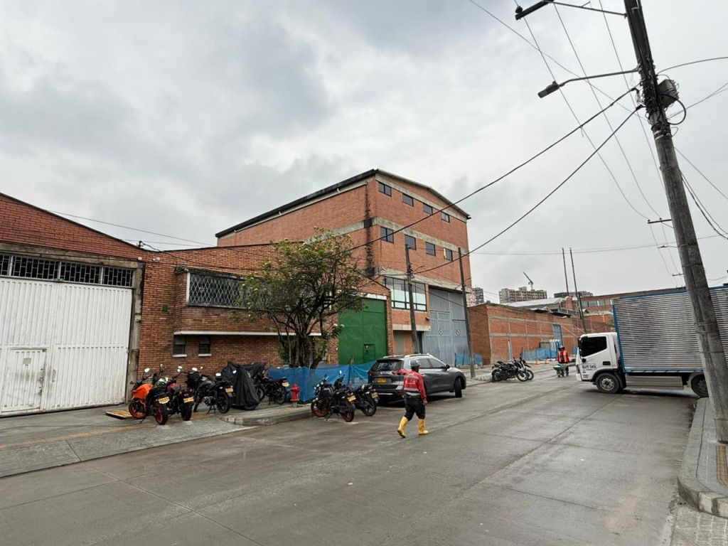 Bodega en arriendo Cundinamarca Bogotá Industrial Centenario 490 m2 Habitaciones 0 Baños 3 Garajes 0 Precio $11700000