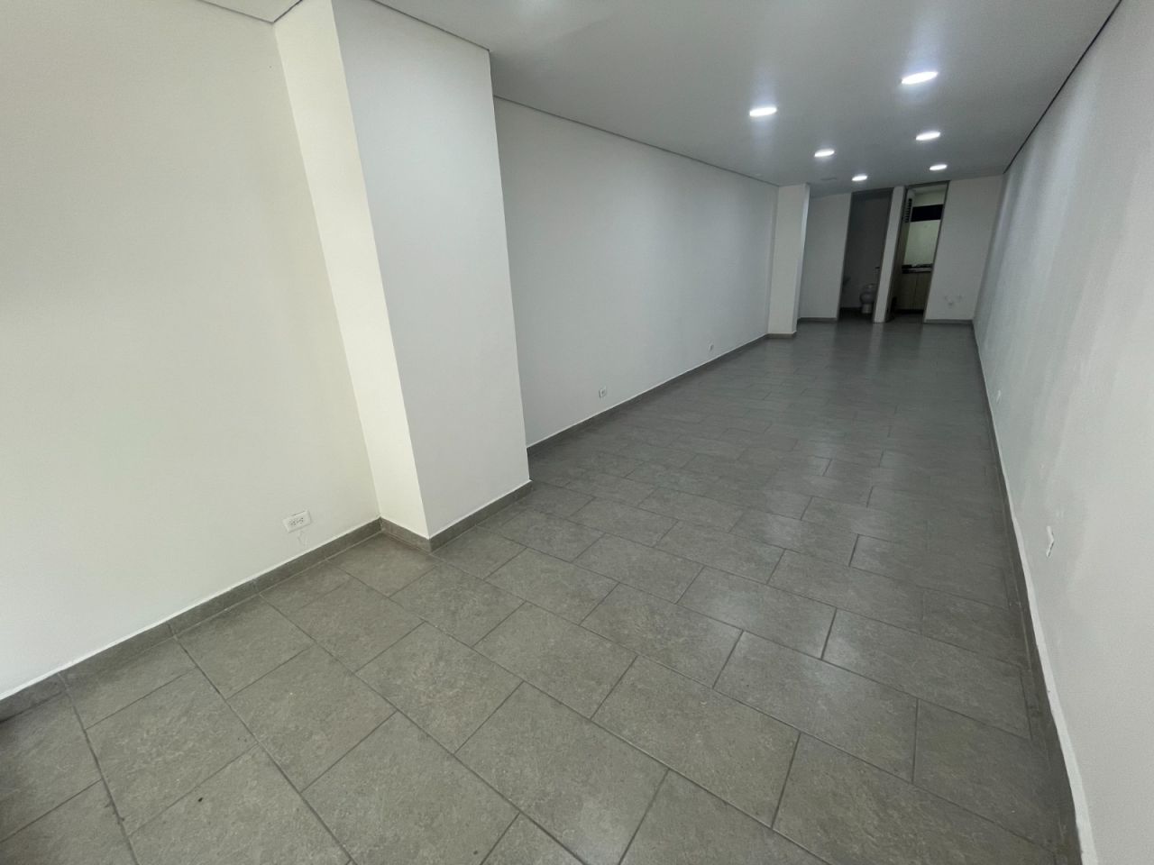 Local Comercial en arriendo Antioquia Medellín Belen 40 m2 Habitaciones 0 Baños 1 Garajes 0 Precio $4500000