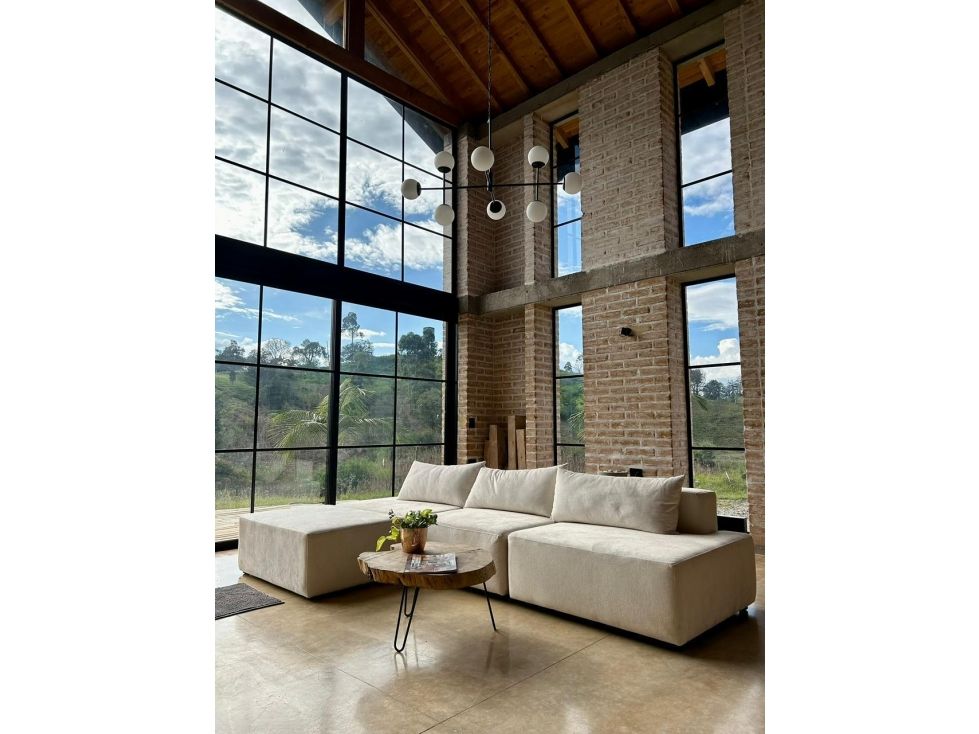 Casa Campestre en venta Antioquia El Carmen De Viboral El Carmen De Viboral 300 m2 Habitaciones 3 Baños 5 Garajes 4 Precio $2300000000