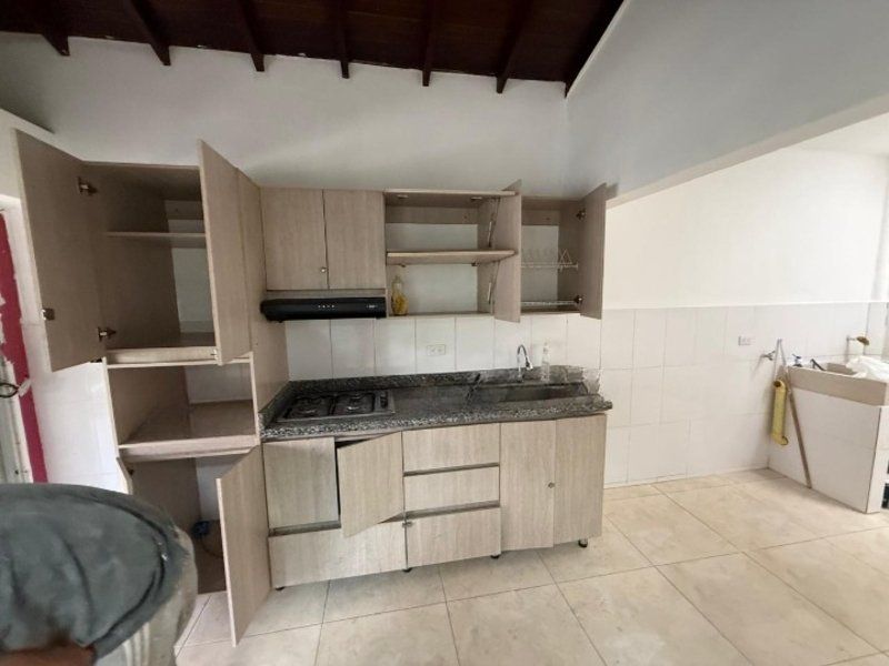 Casa en arriendo Antioquia Medellín La Floresta 180 m2 Habitaciones 5 Baños 2 Garajes 0 Precio $5520000