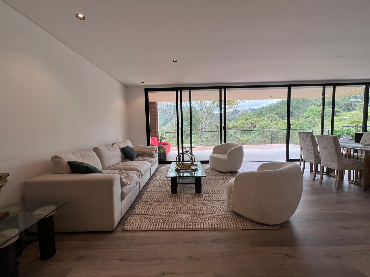 Casa en arriendo Antioquia Rionegro Cuatro Esquinas 328 m2 Habitaciones 3 Baños 4 Garajes 2 Precio $20800000