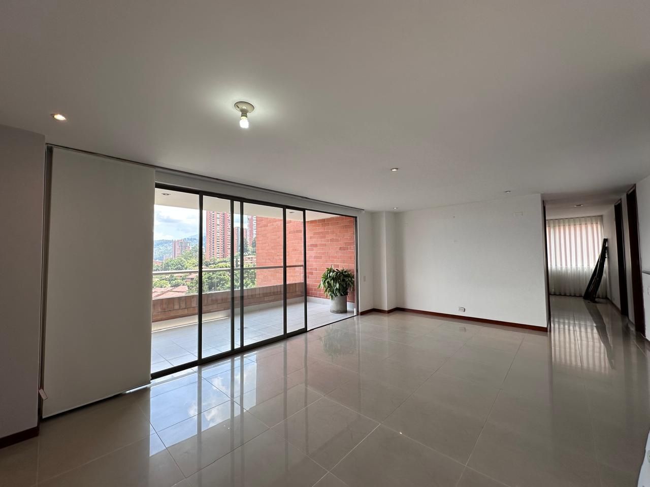 Apartamento en arriendo Antioquia Medellín El Tesoro 145 m2 Habitaciones 3 Baños 3 Garajes 2 Precio $6700000