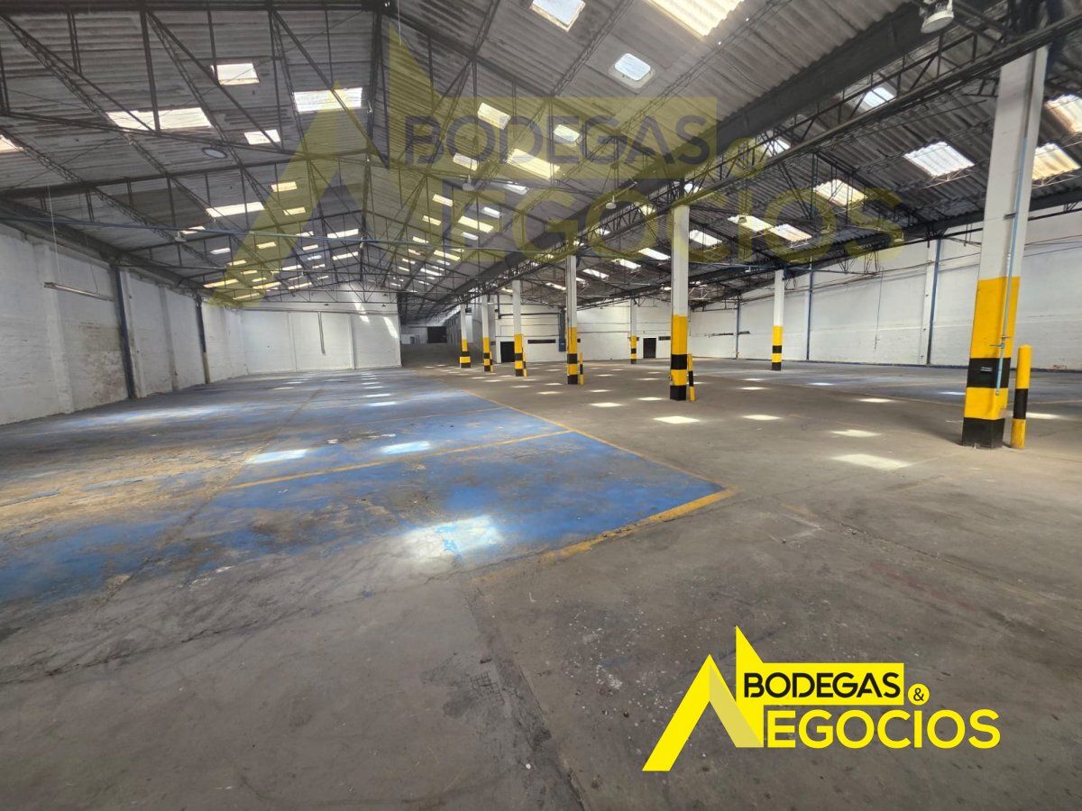 Bodega en arriendo Antioquia Itagüí La Esmeralda 2900 m2 Habitaciones 0 Baños 5 Garajes 0 Precio $76000000