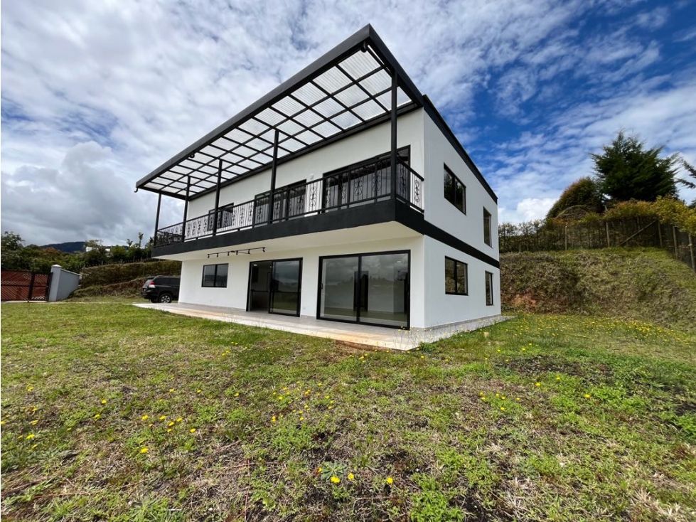 Casa en arriendo Antioquia El Carmen De Viboral El Carmen De Viboral 400 m2 Habitaciones 4 Baños 5 Garajes 1 Precio $13600000