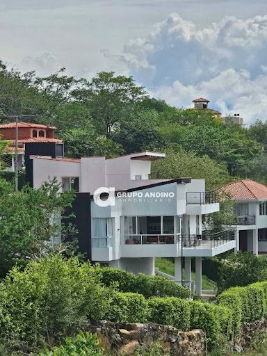 Casa Campestre en venta Santander San Gil San Gil 1200 m2 Habitaciones 5 Baños 7 Garajes 10 Precio $1300000000