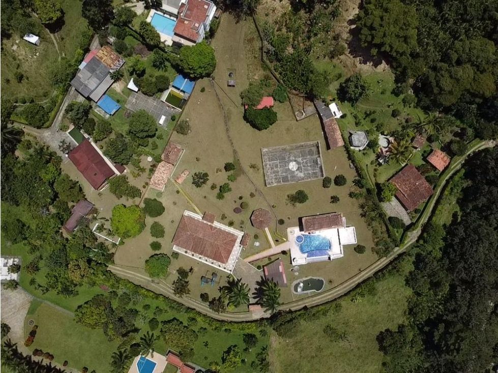 Finca en venta Antioquia Barbosa Barbosa 800 m2 Habitaciones 6 Baños 4 Garajes 13 Precio $3300000000