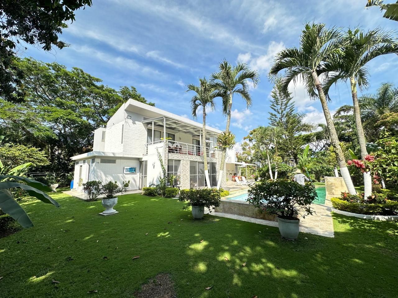 Casa en venta Valle Del Cauca Jamundí Asd 350 m2 Habitaciones 5 Baños 6 Garajes 6 Precio $1800000000