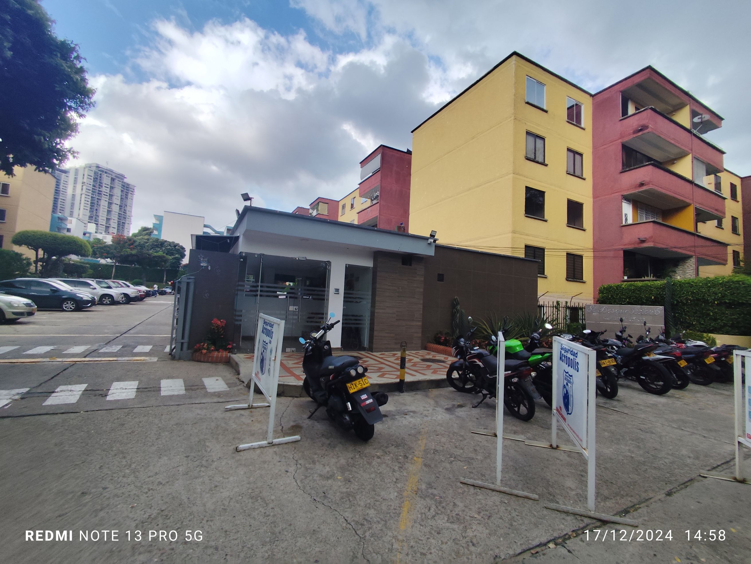 Apartamento en venta Santander Floridablanca Conjunto Santa Maria Del Bosque Sector C 84 m2 Habitaciones 3 Baños 2 Garajes 1 Precio $305000000