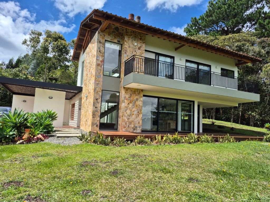 Finca en arriendo Antioquia La Unión La Unión 309 m2 Habitaciones 5 Baños 4 Garajes 0 Precio $8000000